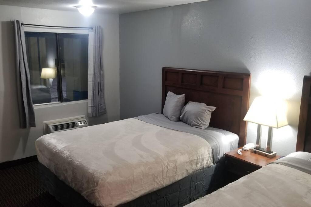 Hotel 2 Queens Beds Hotel Room 127 Stillwater Exteriér fotografie